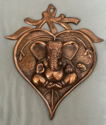 Estatua de Patta Ganesh ídolo de metal colgante en forma de corazón color cobre Foto 1 de 4