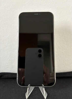 Apple iPhone 11 - 128GB - Bianco (Senza operatore) A2221 (CDMA + GSM) - Immagine 1 di 4