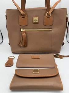 Dooney & Bourke Brown Morgan Saddle Shoulder Bag W/ Matching Long wallet, Extras - Imagen 1 de 16