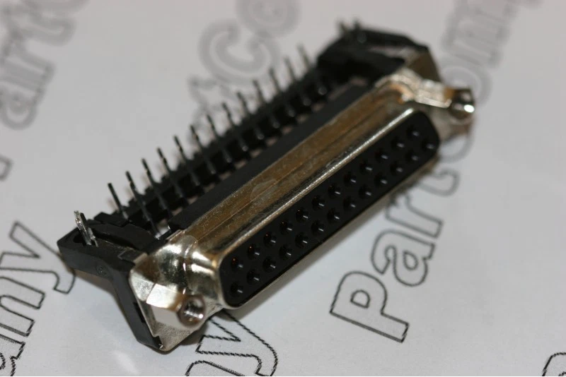 09 66 352 7613 Harting D Sub Socket R/A PCB Mounting 25 Way - Image 1 of 3