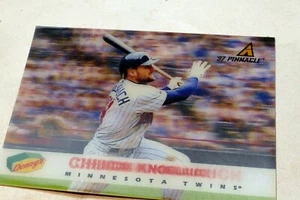 1997 Pinnacle Dennys #9 Chuck Knoblauch Minnesota Twins Holográfico - Picture 1 of 7
