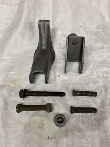 Original 1965-68 Chevrolet Impala 283 307 327 Engine Lift Brackets and Hardware - Bild 1 von 2
