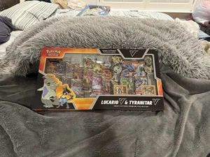 Pokémon TCG - 2022 Lucario & Tyranitar V Heavy Hitters - 14 Packs - Sealed / NIB - Picture 1 of 15