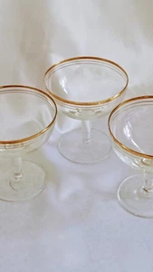 Champagne Coupe glasses, mid century, good condition, gilded trim. - Picture 1 of 22