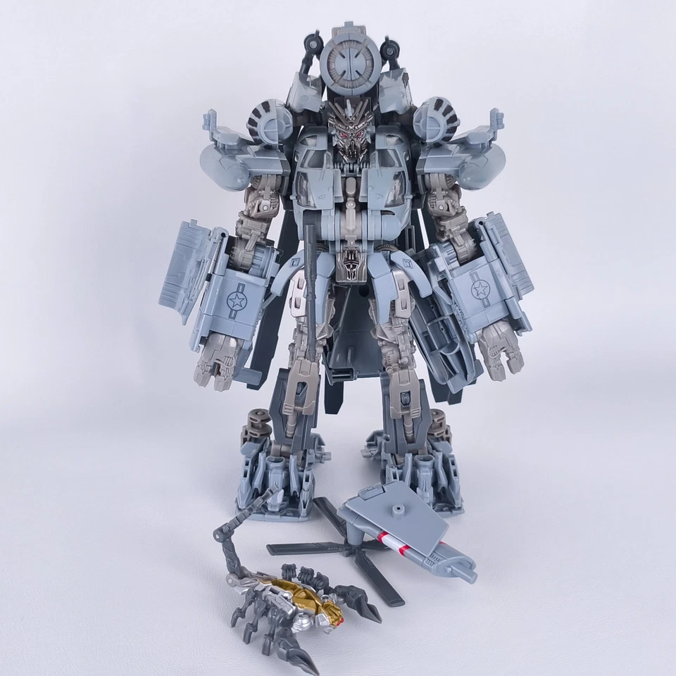 Transformers Decepticon Blackout Complete SS-08 Studio Series Leader Class - Image 1 of 4