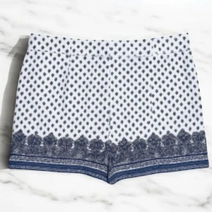 Pantalones Cortos Artesanos NY Blanco con Estampado Azul Algodón Spandex Talla 4 Dobladillo tiro Medio - Imagen 1 de 7
