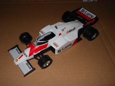 Modellino auto formula Burago McLaren MP4/2 Prost scala 1/24 pressofuso - Immagine 1 di 4