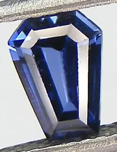 OTTIMO TAGLIO BARA 7x5 MM. BLU ZAFFIRO LAB CORUNDUM - Foto 1 di 4