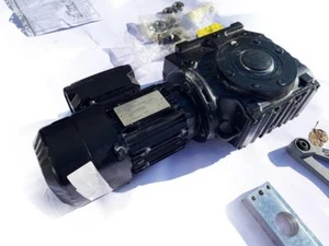SEW-EURODRIVE WORM GEAR BRAKE MOTOR SA67DRS71M4BE1 1360/7.5 RPM NEW - Picture 1 of 12