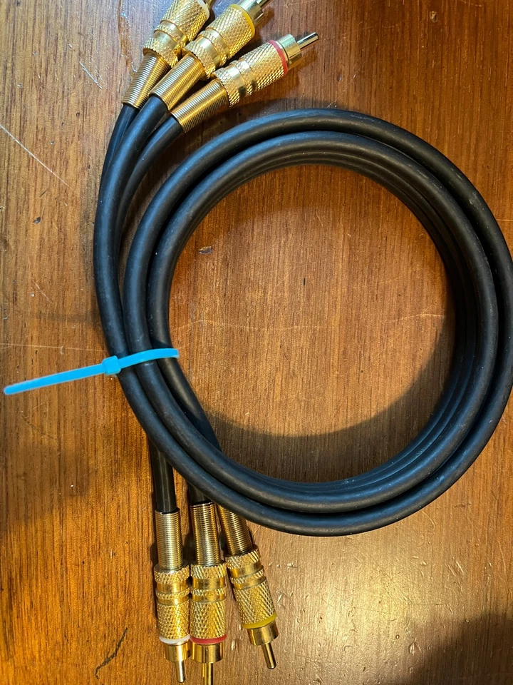 Composite 3-RCA cable, High Performance, Gold Connectors w/Strain Relief, 3ft - Image 1 of 4