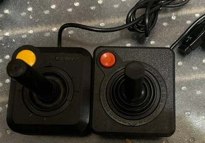 Controladores Joysticks de Juego ATARI 2600 - Genuinos OEM y Gemstik - Probados Funcionando Foto 1 de 2