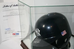 2001 Derek Jeter Autographed Flag Batting Helmet! PSA/DNA! - Picture 1 of 11