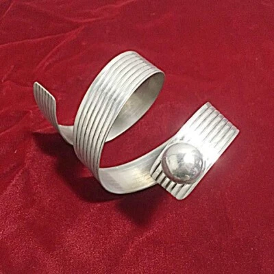 复古 GIANNI VERSACE 银色手镯手链包装 NoBox 独特设计 罕见 — 第 1/4 张图片