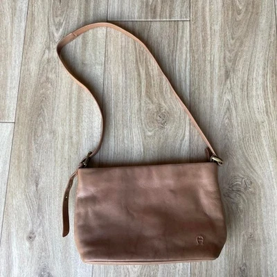 Bolso de hombro Etienne Aigner para mujer de cuero tostado bandolera minimalista años 90 Foto 1 de 4
