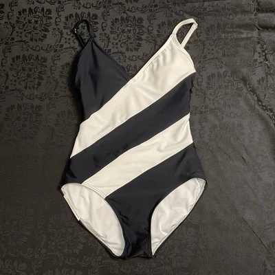 Traje de baño Michael Kors blanco y negro a rayas diagonales de una pieza cuello en V talla 6 Foto 1 de 4