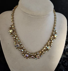 Vintage Gold Tone Costume Irridesant Glass Chocker Style Necklace - Picture 1 of 4