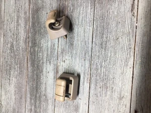 1997 Mercedes Benz S500 S420 S320 Sunvisor Plastic Clips Clip W140 Grey - Picture 1 of 5