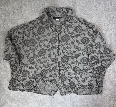 Blusa para mujer Dress To Kill talla única negra gris con botones delanteros manga corta floral Foto 1 de 4