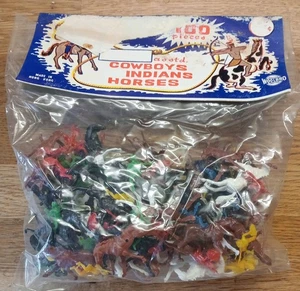 Vintage Sealed 100 Plastic Cowboys Indians Horses Made In Hong Kong 1960s? Toy - Picture 1 of 8