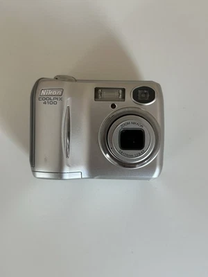 Nikon Coolpix 4100 Digitalkamera Silber Vintage Guter Zustand - Bild 1 von 4