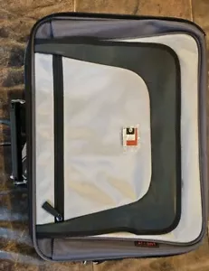Bolso con asa cruzada para computadora portátil LUG.IT gris negro cremallera superior 13"-17" 17" X 13" 3.2 - Imagen 1 de 20