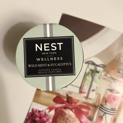 Vela de viaje NEST Wellness Wild Mint y eucalipto vidrio negro votivo 27 g 0,95 oz Foto 1 de 3