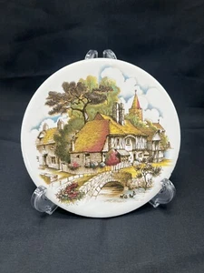 H & R Johnson Ltd Round Tile Cottage Lane Art Made in England 6" Vintage Cottage - Picture 1 of 5