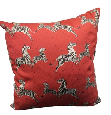 Almohada Zebra Throw Society 6 flechas rojas cremallera 15x15 pulgadas Foto 1 de 4