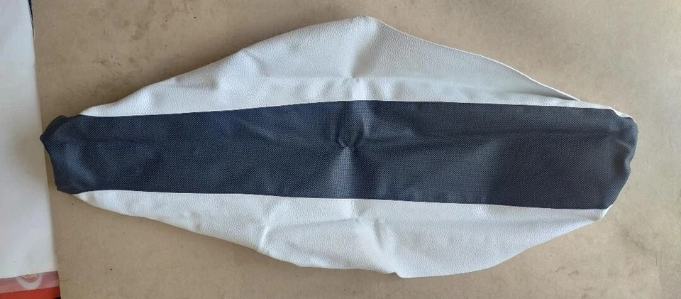 Cubierta de asiento con pinza FLU Designs Team Suzuki RMZ450 2008-2017 Foto 1 de 2