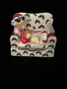 Schuhkarton Punze J. Wagner MAXINE mit Hund Weihnachten Nickerchen auf Couch Schmuckkästchen - Bild 1 von 3