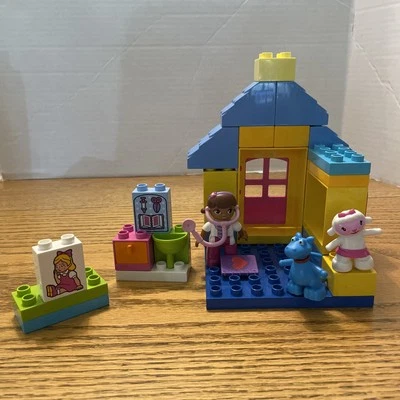 乐高 Duplo 迪士尼套装 10606 Doc McStuffins 后院诊所 - 未完整 — 第 1/4 张图片