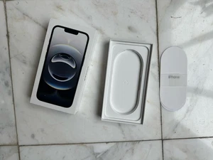 BOITE VIDE pour Apple iPhone 16e Noir 128Go - avec inserts - très PROPRE ! - Photo 1 sur 2