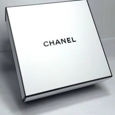 CHANEL Caja de Regalo Cuadrada Vacía para Perfume/Embrague/Bufanda/Artículos de Cuero Nueva Foto 1 de 4