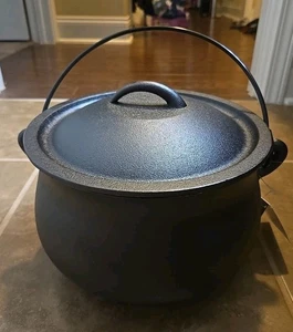 NEW - Smith & Clark 6QT Cast Iron Cauldron Pot 6 Quart Halloween Cookware Decor - Picture 1 of 5