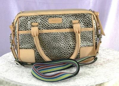 Bolso Bandolera Consuela Cuero y Patrón Metálico con Correa a Rayas Nuevo sin Etiquetas Foto 1 de 4