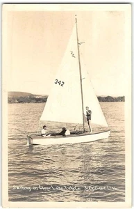 RPPC Segelboot CLEAR LAKE, CA Lake County Segeln 1950 Vintage Foto Postkarte - Bild 1 von 2