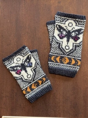 Colourwork Mitts 100% UK Wool Hand Knit Handwarmer Wrist Warmer Mismatched M-L - Image 1 of 4