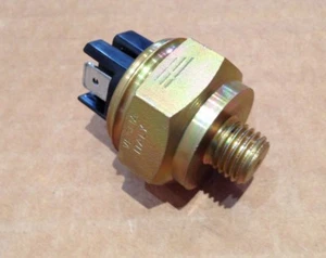 GENUINE FIATALLIS /  NEW HOLLAND  SWITCH PART No. 79012600 - Picture 1 of 3