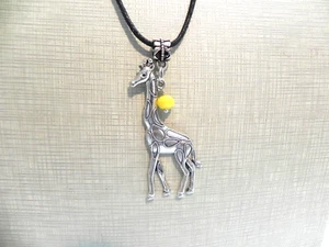 JIRAFA unisex HOMBRE MUJER Cuentas de Cristal Colgante Cuerda COLLAR HECHO A MANO - Imagen 1 de 3