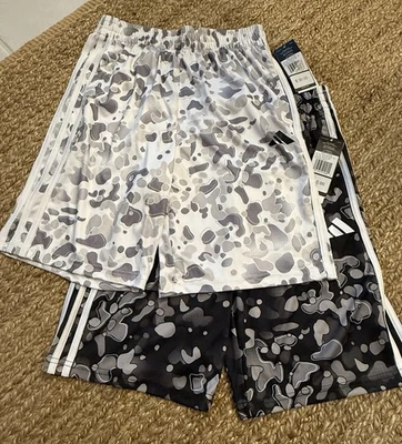 Lote de (2) pares de pantalones cortos deportivos con cordón Adidas para niños talla grande nuevos con etiquetas Foto 1 de 3