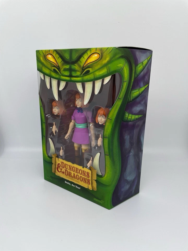 Dungeons & Dragon Sheila the Thief Super7 Ultimate Figure Cloak of Invisibility