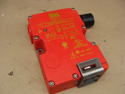 INTERRUPTOR DE BLOQUEO DE SEGURIDAD STI con bloqueo de protección TL8012 44519-1080 24VAC/DC Foto 1 de 4