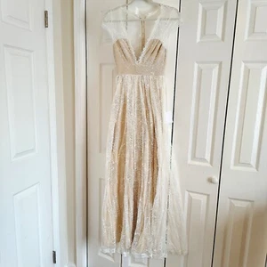 XSmall Ivory Lace Cap Sleeve Plunge V-Neck Bridal Gown - Picture 1 of 22