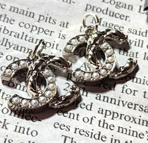 CHANEL ZIPPER PULLS SILVER PEARLS MEDIUM SIZED PEARLS 20 MM 2 PCS - Picture 1 of 3