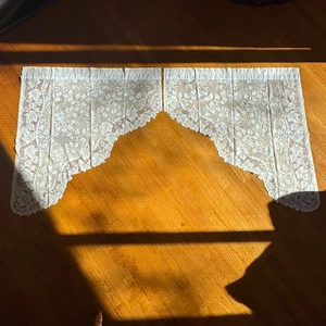 Juego de 2 cortinas de bolsillo vintage de encaje blanco diseño hoja/vid 34x35,5” varilla LEER - Imagen 1 de 8