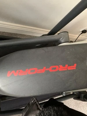 Pro Form elliptical machine ENDURANCE 720E Black And silver In Good Condition - Image 1 of 4