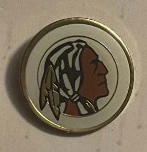 De colección WASHINGTON REDSKINS NFL Fútbol Solapa Pin Sombrero Tack con tarjeta MOBIL - Imagen 1 de 4