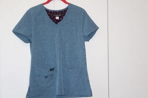 KOI Basics Women’s Sz Small Blue Semi Stretch Pockets V-neck Scrub Top - Picture 1 of 6