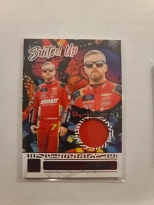 2024 Donruss NASCAR Traje Reliquia Justin Allgaier #SU-JA Rojo Paralelo 70/99 - Imagen 1 de 2