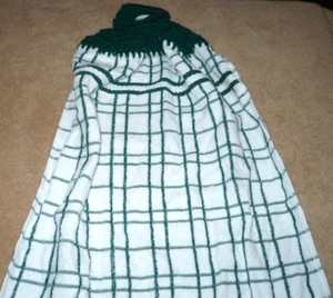 1 LANGES Häkeloberteil zum Aufhängen Küchentuch Streifen grün dunkelgrün Garn - Bild 1 von 2